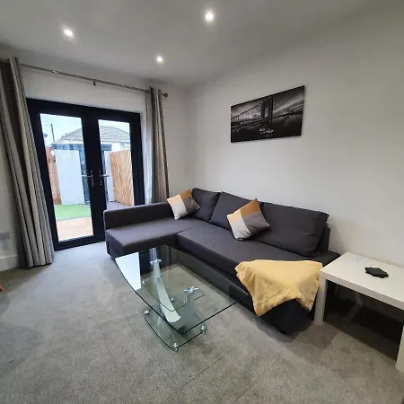 Апартаменты 2 Bedroom In Filton By Cliftonvalley Бристоль