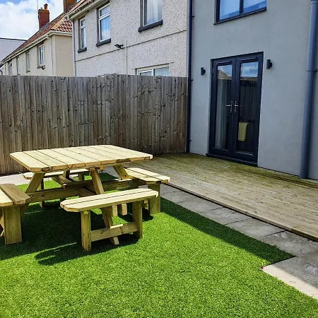 2 Bedroom In Filton By Cliftonvalley Bristol